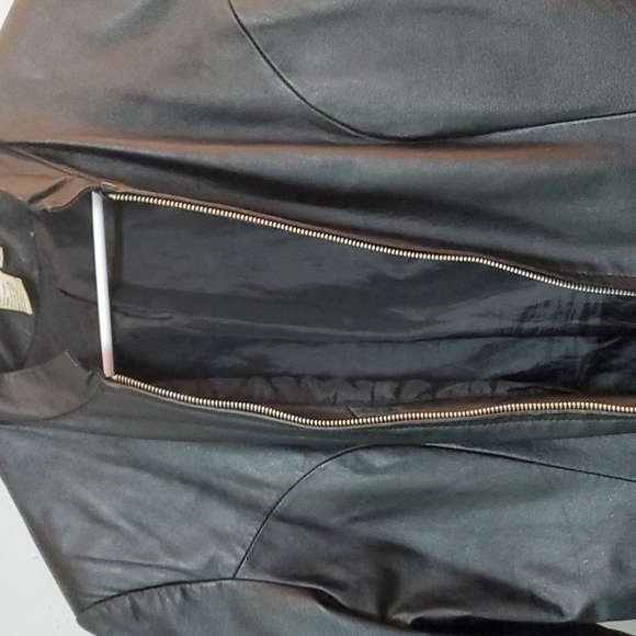 **Woman's leather jacket - Picture 3 of 4